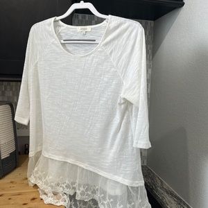Women’s top with lace